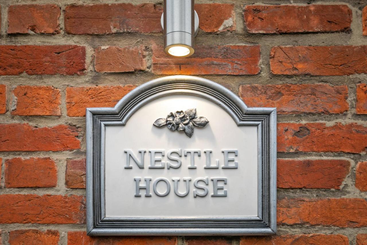 فيلا The Nestle House وِنشيستير المظهر الخارجي الصورة